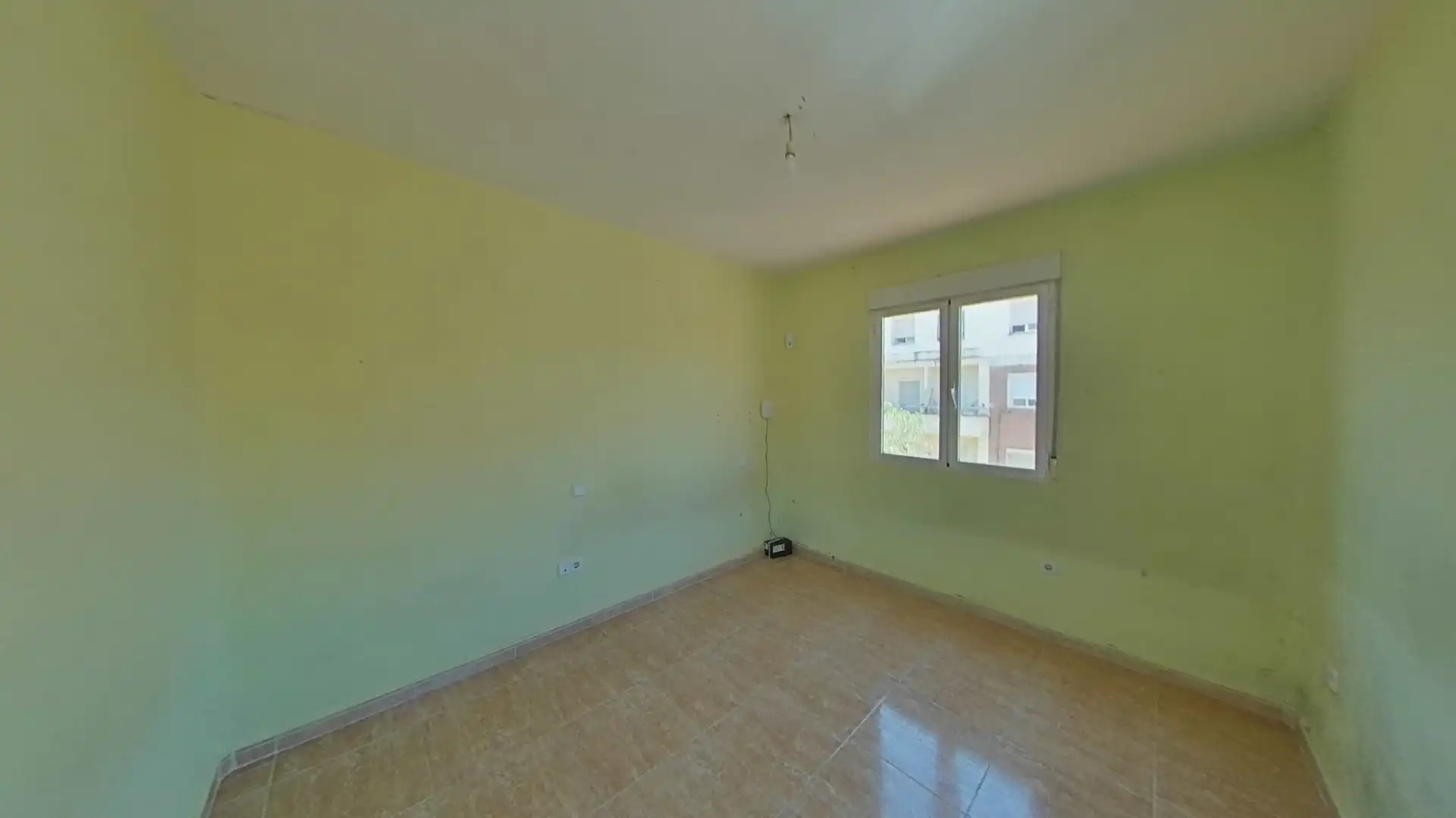 Habitación de Piso en venta en Madrid con Balcón