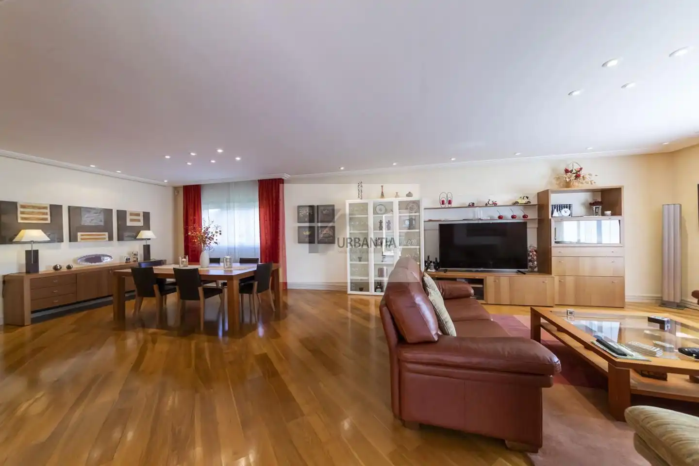 Sala de estar de Casa o chalet en venta en Cizur con Calefacción, Jardín privado y Parquet