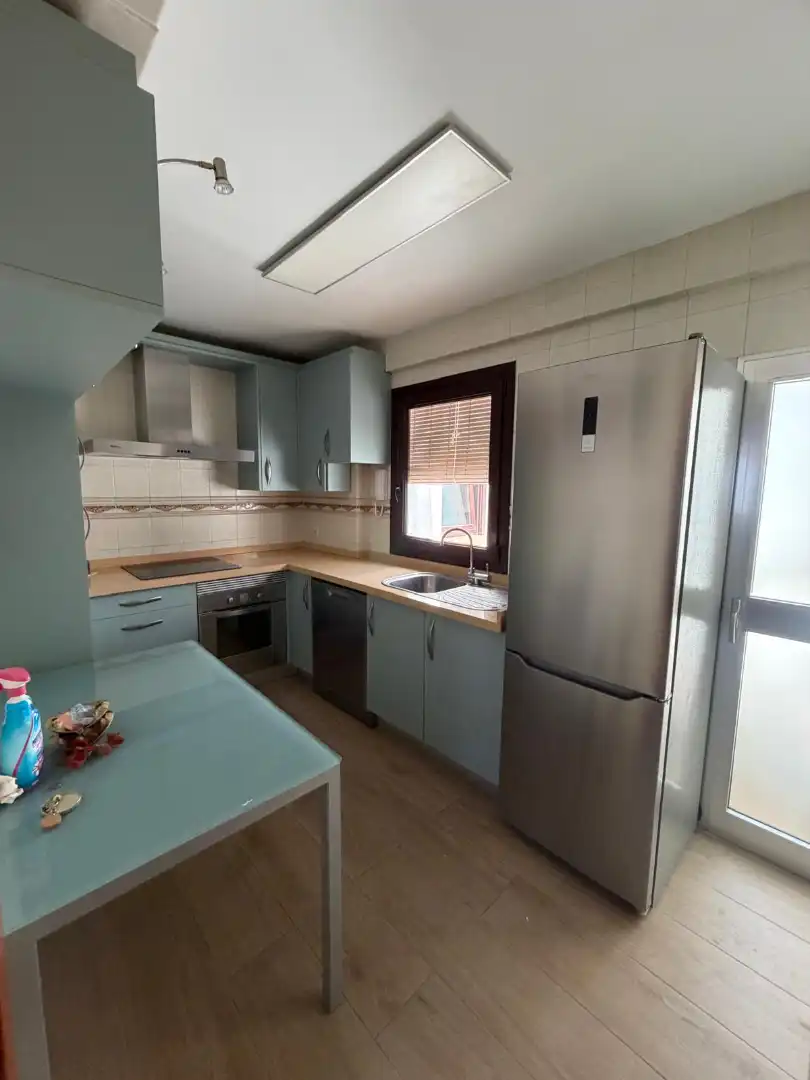 Kitchen of Flat for sale in Sevilla  with Air Conditioner and Balcony