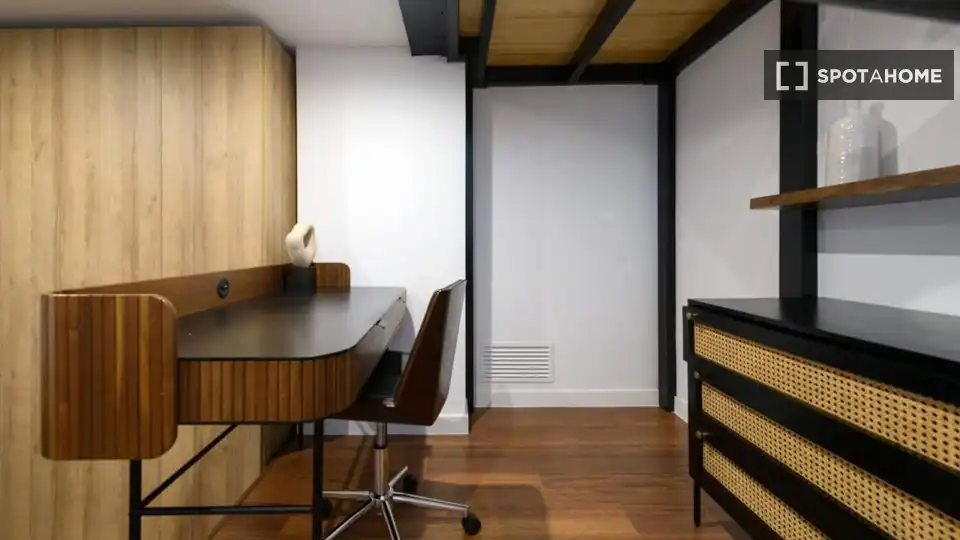 Flat for rent in Madrid  with Air Conditioner, Heating and Furnished