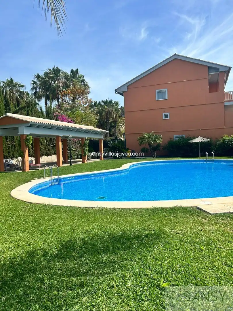 Piscina de Dúplex en venda en Jávea / Xàbia amb Aire condicionat, Calefacció i Piscina comunitària