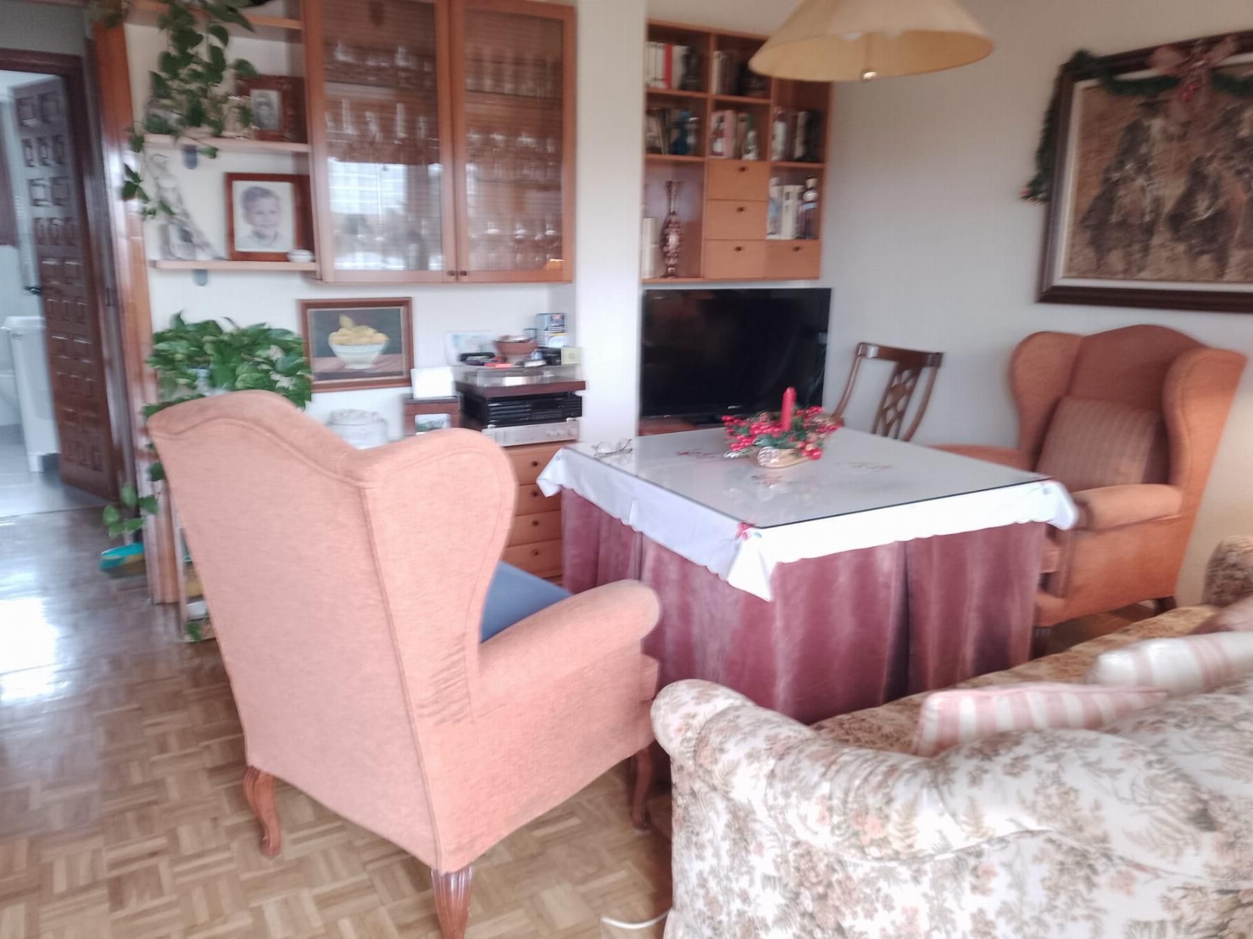 Sala d'estar de Pis en venda en El Escorial amb Calefacció, Parquet i Terrassa