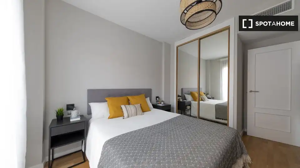 Bedroom of Flat for rent in Madrid  with Air Conditioner, Heating and Furnished