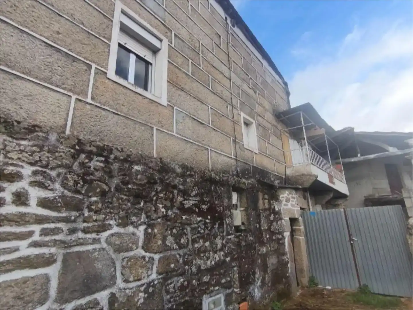 Vista exterior de Casa adosada en venda en Monterrei amb Traster i Balcó
