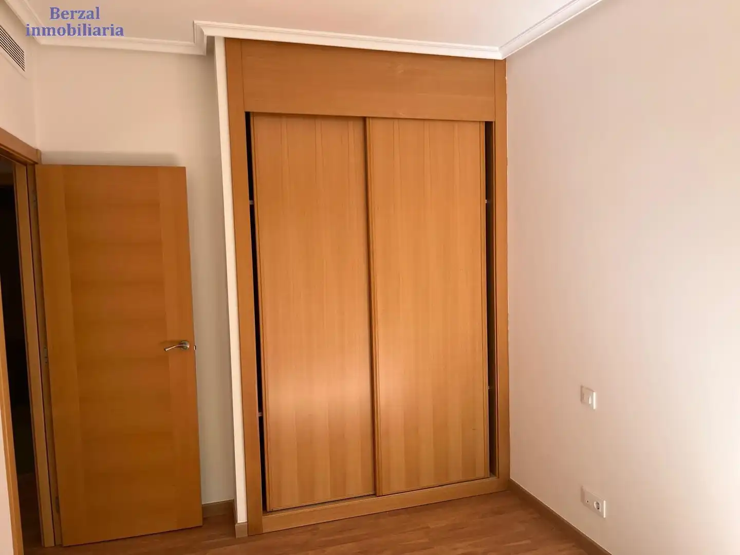 Schlafzimmer von Erdgeschoss zum Verkauf in Lardero mit Heizung, Privatgarten und Gemeinschaftspool