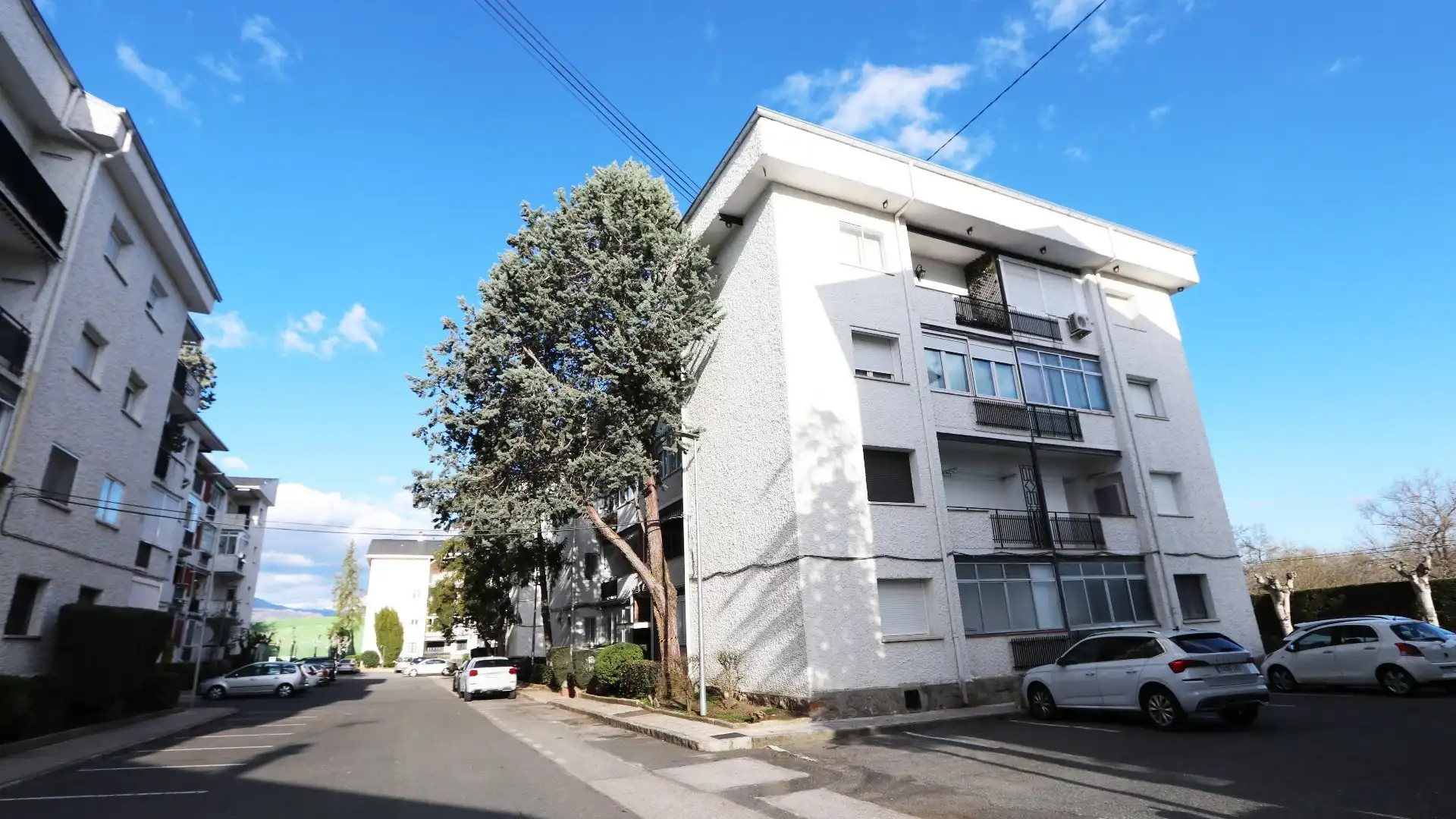 Vista exterior de Piso en venta en Guadarrama con Calefacción, Terraza y Piscina comunitaria