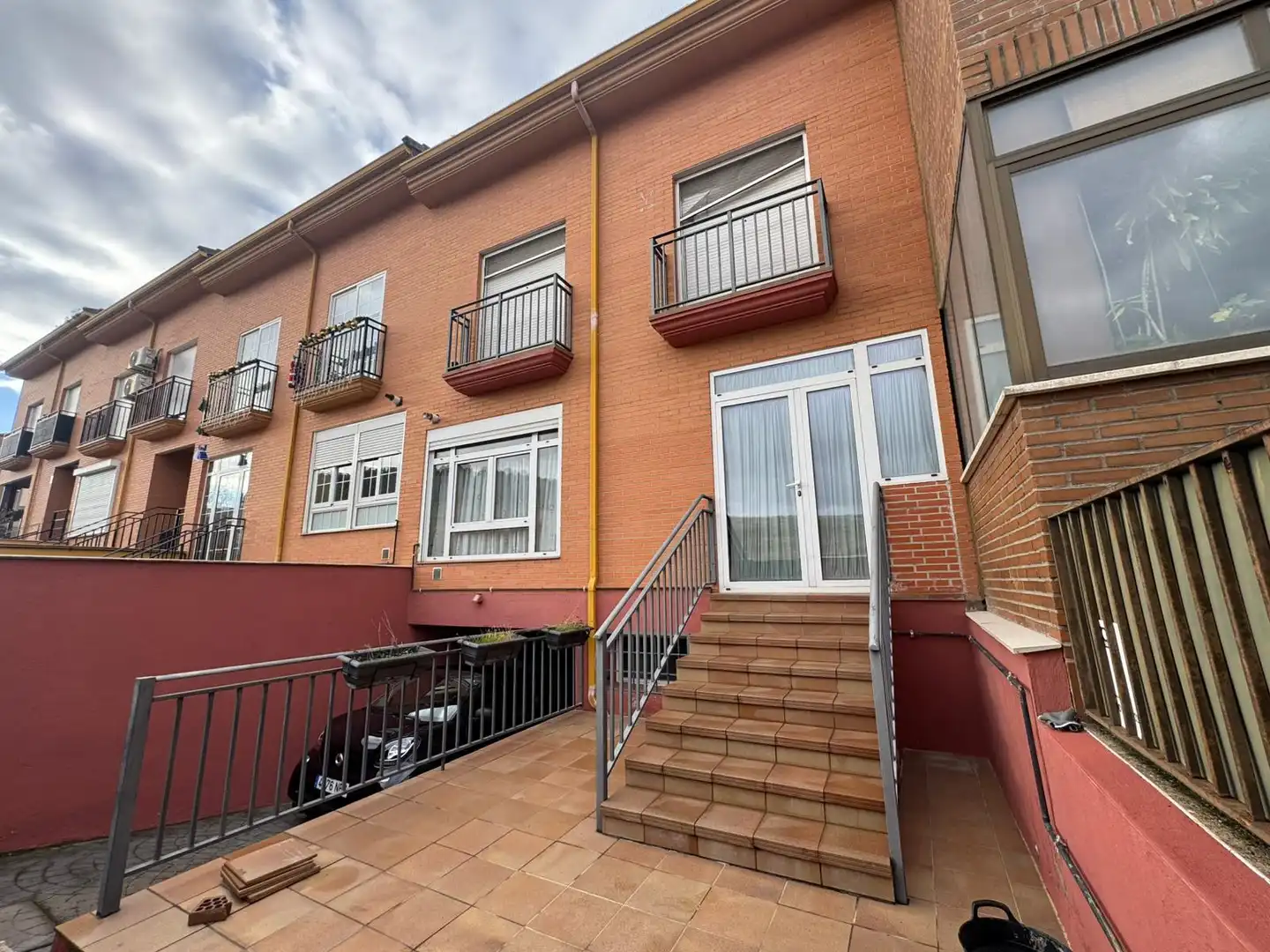 Außenansicht von Einfamilien-Reihenhaus zum Verkauf in Arganda del Rey