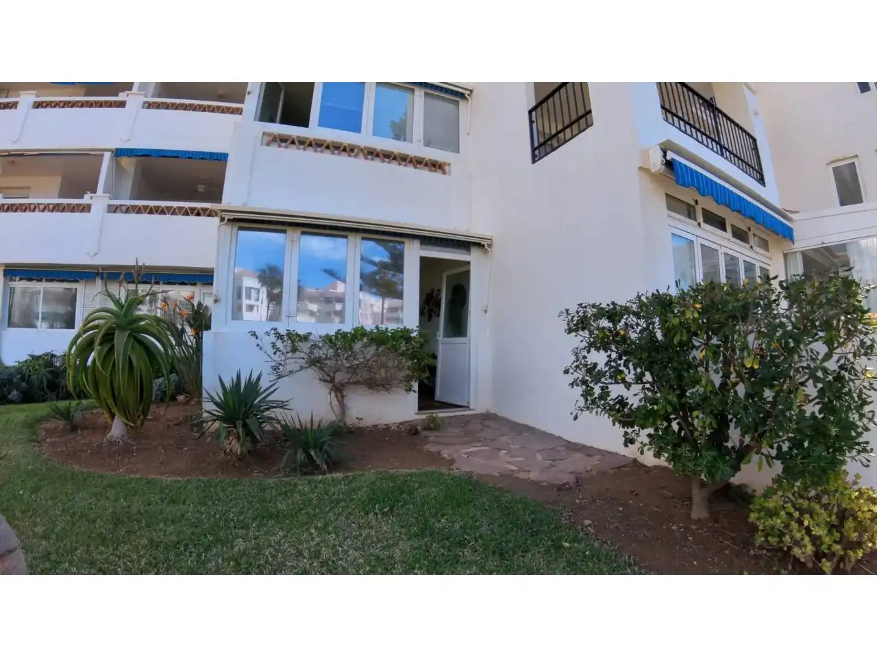 Vista exterior de Apartament en venda en El Ejido amb Terrassa, Moblat i Piscina comunitària