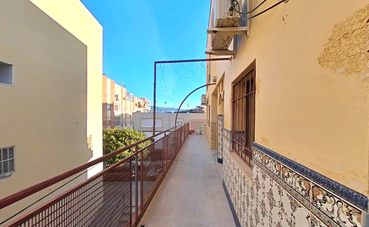 Vista exterior de Piso en venta en  Almería Capital