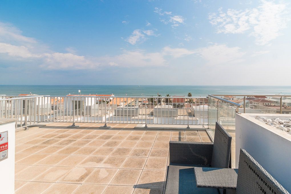 Terrace of House or chalet for sale in Guardamar del Segura  with Air Conditioner, Heating and Parquet flooring