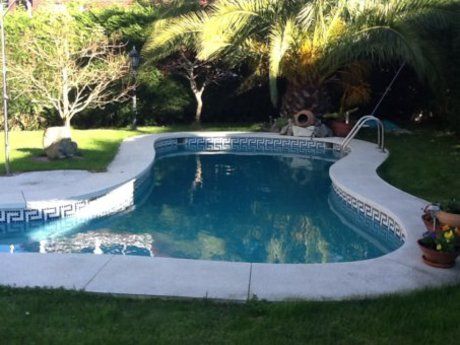 Piscina de Casa o xalet en venda en Santa Cruz de Bezana amb Calefacció, Jardí privat i Traster