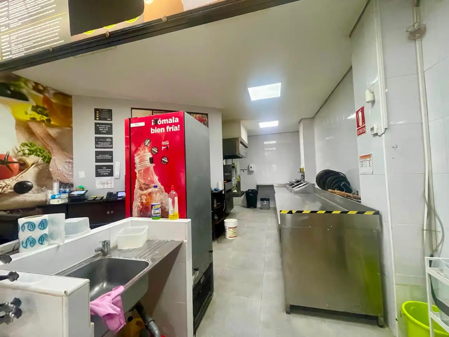 Cocina de Local en traspaso en Cornellà de Llobregat con Aire acondicionado, Amueblado y Internet