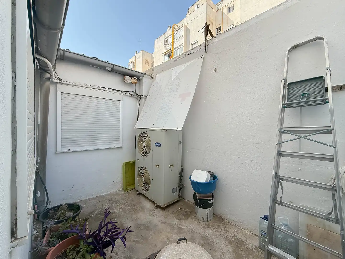 Exterior view of Commercial properties for sale in Valencia