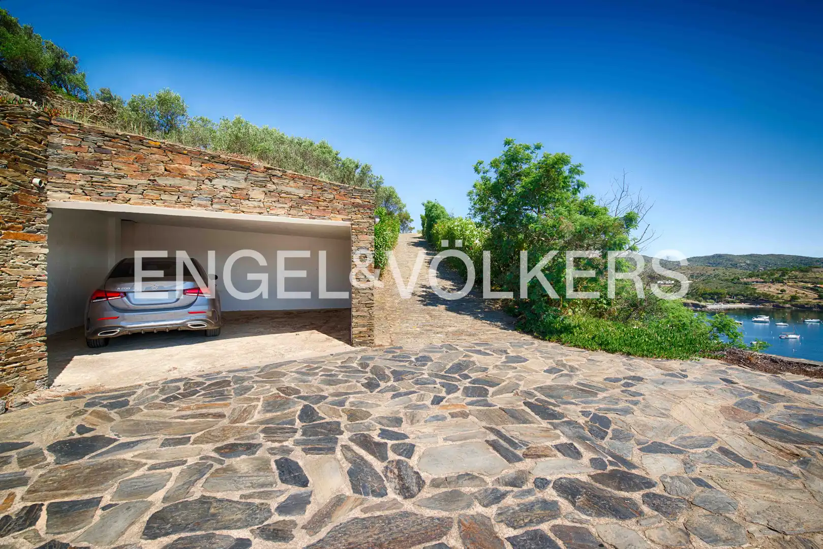 Vista exterior de Casa o xalet en venda en Cadaqués amb Jardí privat, Terrassa i Moblat