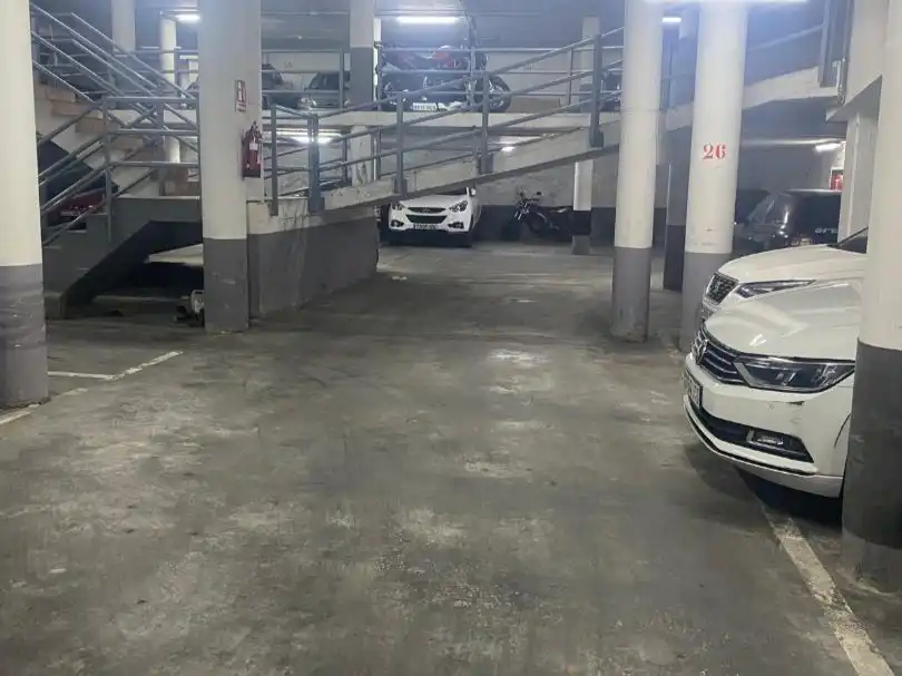 Parkplatz von Garage zur Miete in Badalona