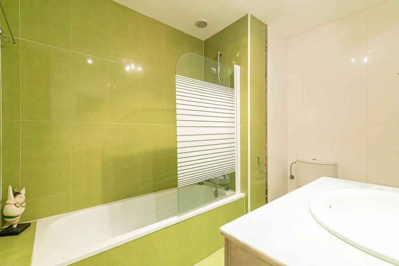 Baño de Piso de alquiler en Arona con Terraza, Amueblado y Piscina comunitaria