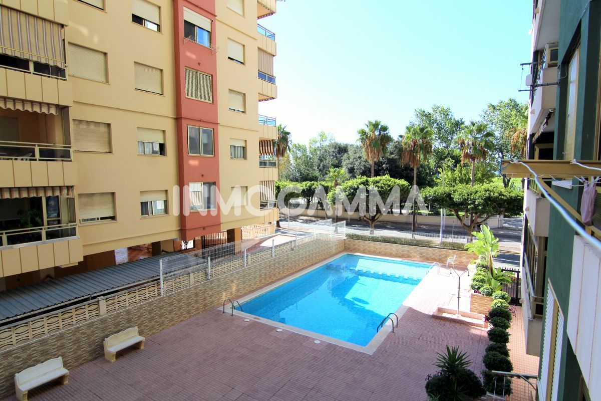 Piscina de Apartament de lloguer en Cullera amb Terrassa, Moblat i Piscina comunitària