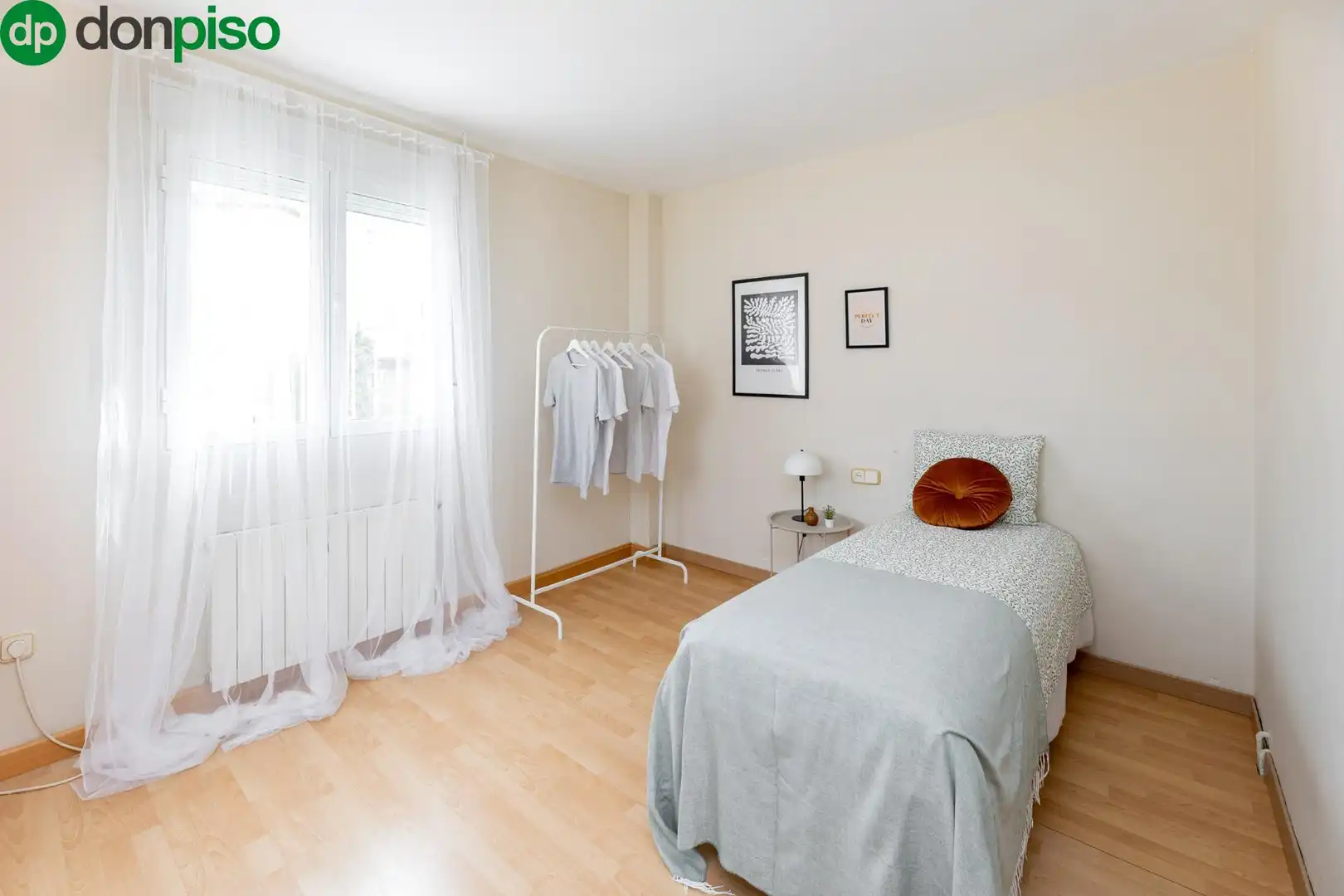 Habitación de Casa o chalet en venta en Granada con Aire acondicionado, Calefacción y Jardín privado
