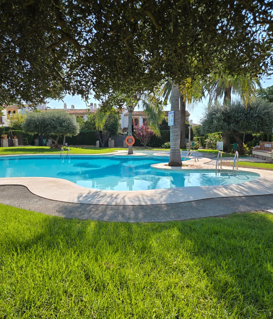 Piscina de Casa adosada en venda en Cambrils amb Jardí privat, Forn i Piscina comunitària