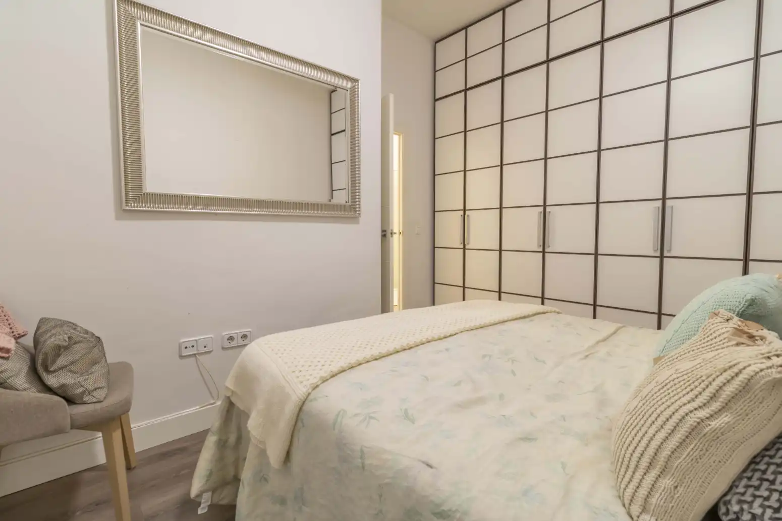 Bedroom of Flat for sale in Sevilla  with Air Conditioner, Heating and Balcony