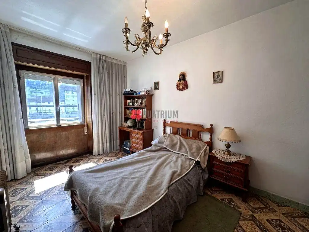 Dormitori de Casa o xalet en venda en Santiago de Compostela  amb Terrassa, Traster i Balcó