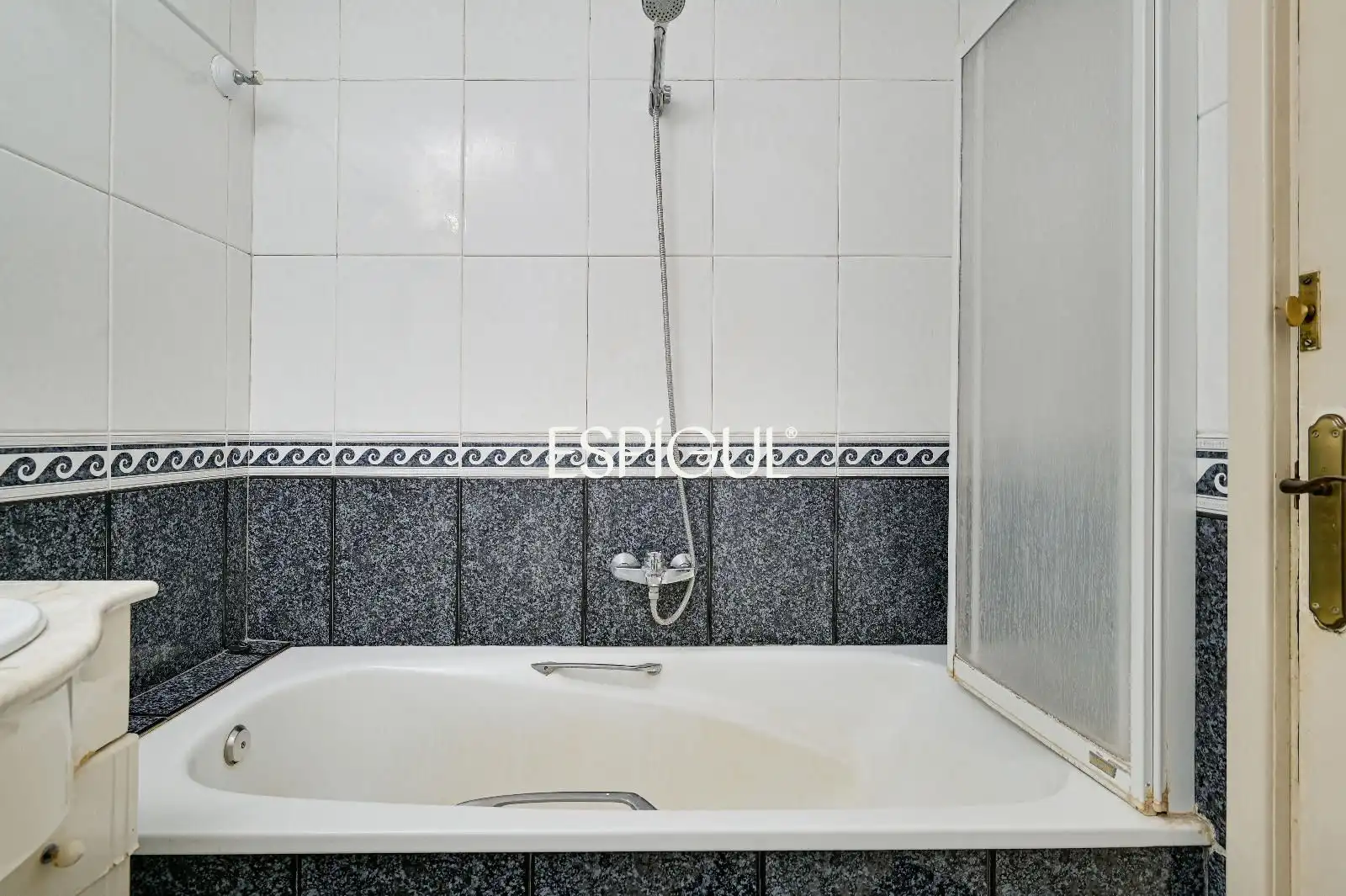 Baño de Piso en venta en Girona con Calefacción, Parquet y Amueblado
