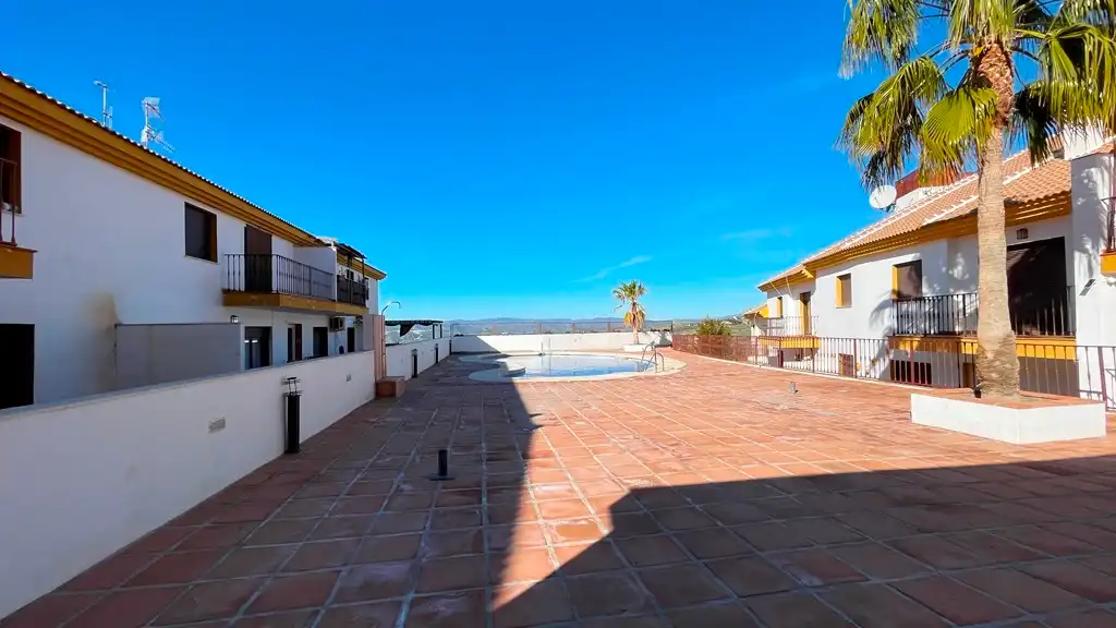 Terraza de Piso en venta en Alcaucín con Piscina comunitaria