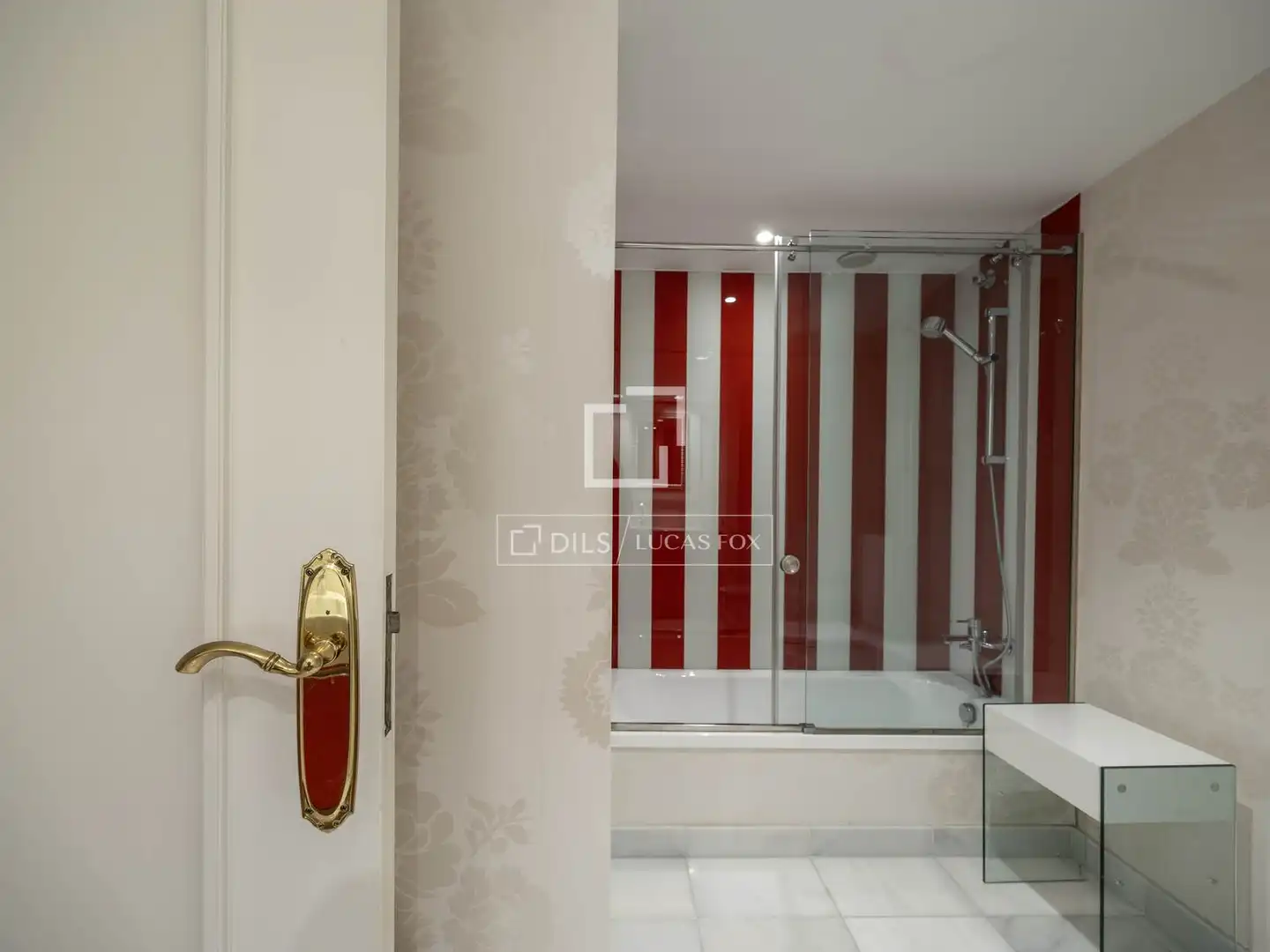 Baño de Piso en venta en Valencia con Aire acondicionado, Calefacción y Terraza