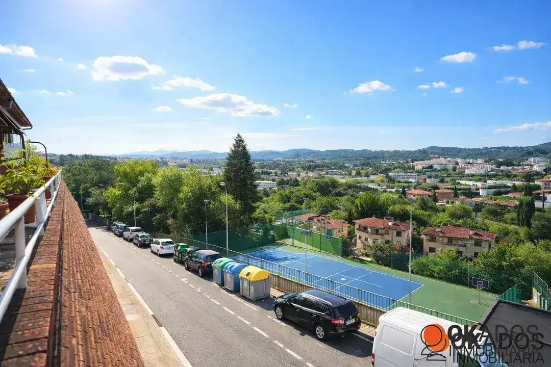 Vista exterior de Pis en venda en Donostia - San Sebastián  amb Calefacció, Terrassa i Traster