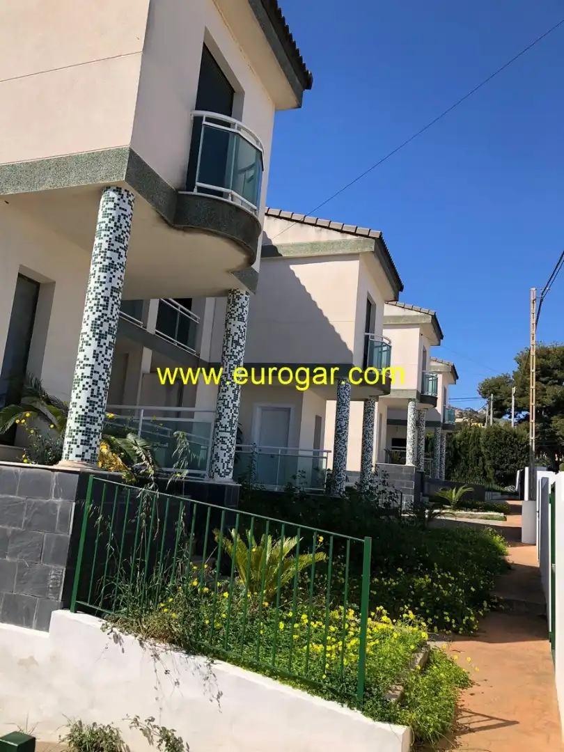 Vista exterior de Casa o chalet en venta en Chiva con Aire acondicionado, Terraza y Amueblado