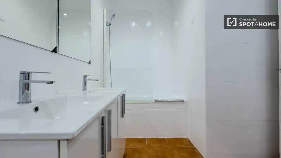 Flat with terrace to rent in Ciutat Vella, imagen 6