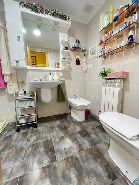 Baño de Apartamento en venta en Cistérniga con Calefacción, Trastero y Amueblado