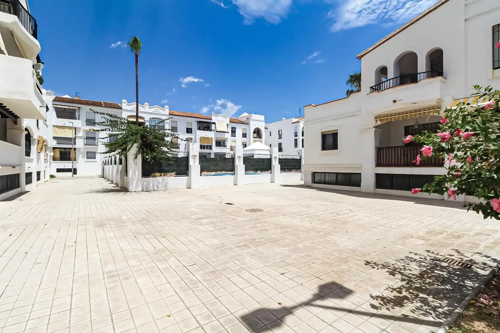 Vista exterior de Piso en venta en Motril con Terraza y Piscina comunitaria