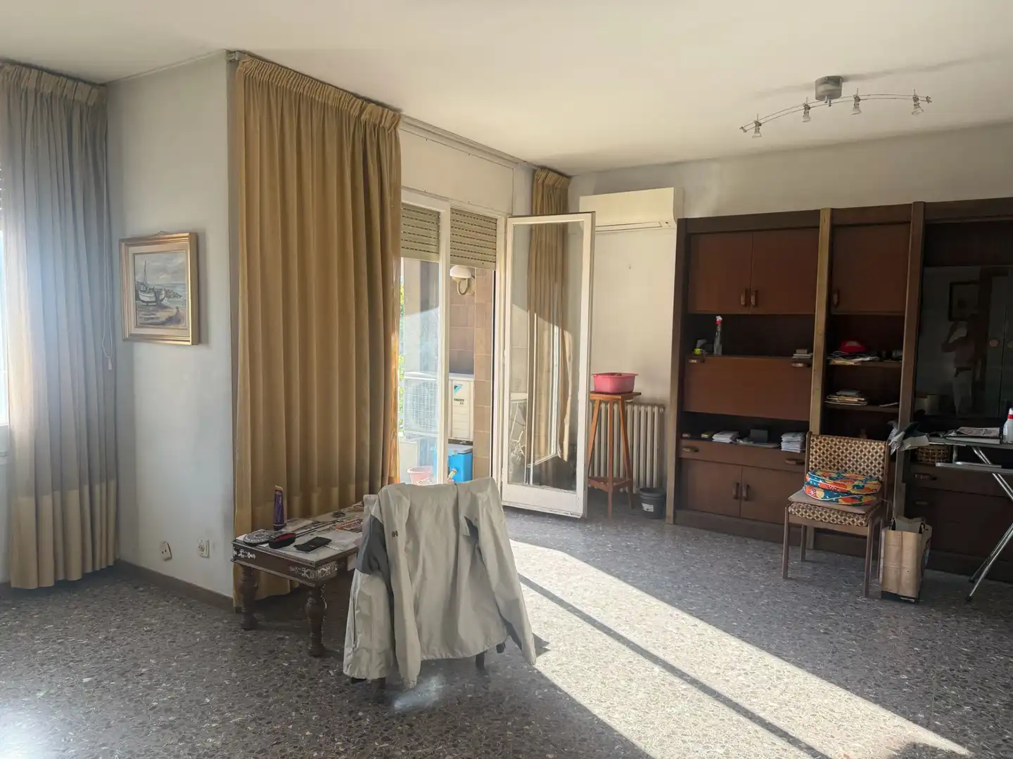 Sala de estar de Piso en venta en L'Hospitalet de Llobregat con Calefacción, Terraza y Alarma