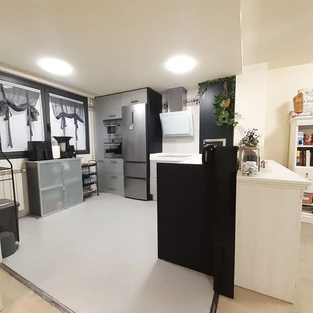 Küche von Einfamilien-Reihenhaus zum Verkauf in Esteribar mit Heizung, Privatgarten und Terrasse