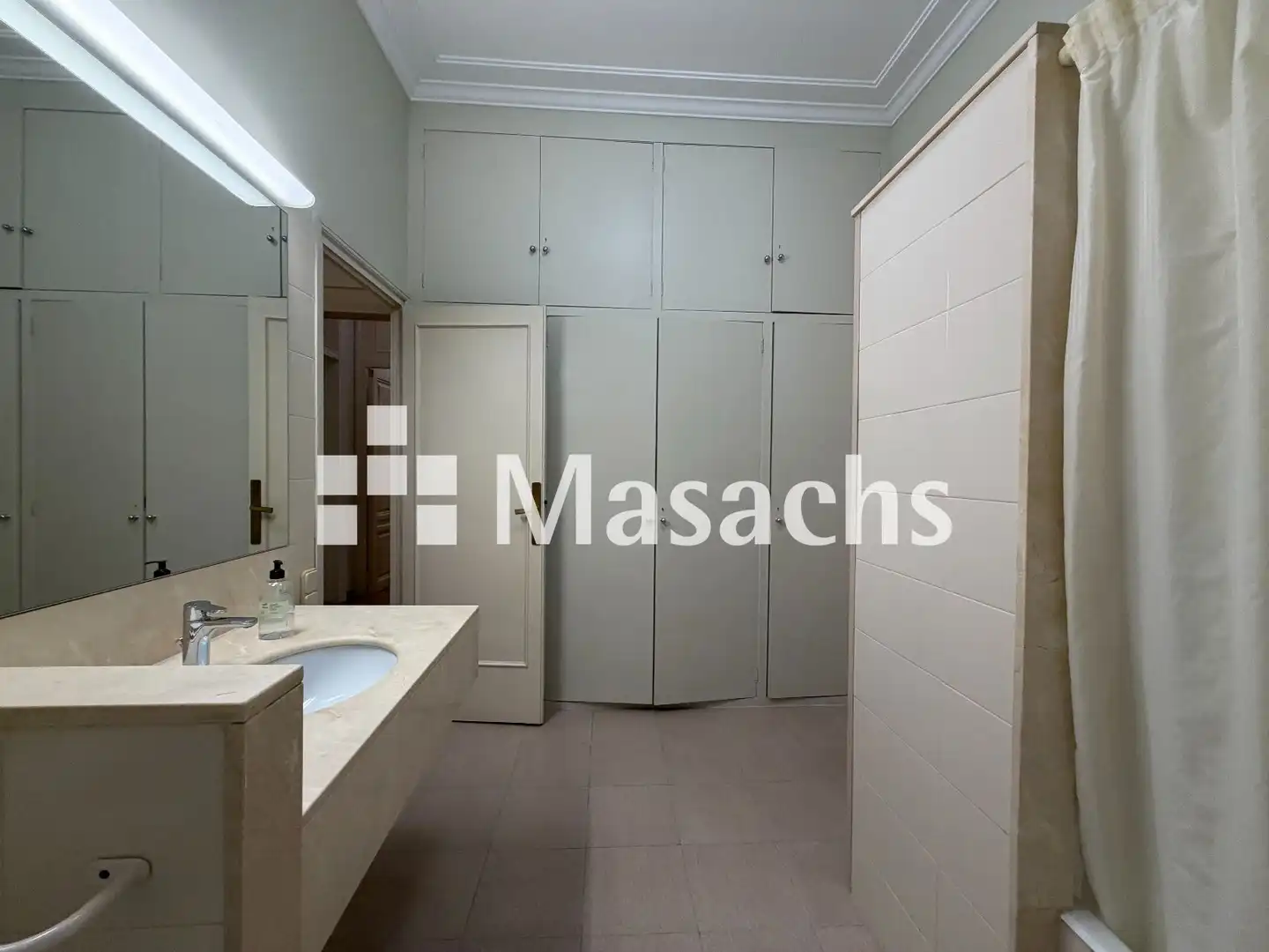 Bathroom of Flat for rent in Centre