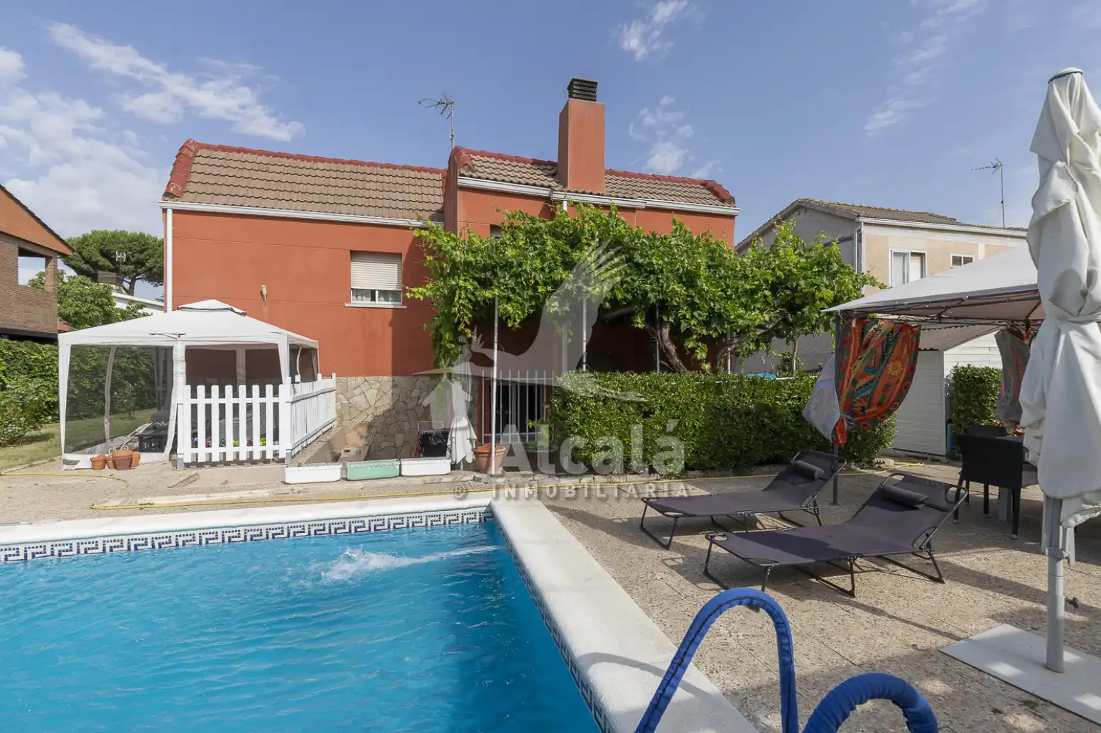 Exterior view of Houses for sale in Camarma de Esteruelas  with Air Conditioner, Heating and Private garden