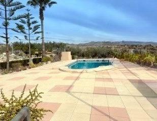 Vista exterior de Casa o xalet en venda en Busot amb Jardí privat, Terrassa i Piscina