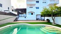 Piscina de Casa adosada en venda en Cunit amb Calefacció, Jardí privat i Terrassa