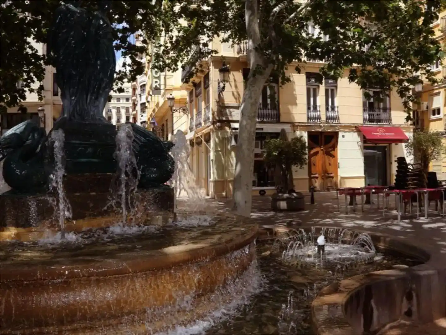 Vista exterior de Àtic de lloguer en  Valencia Capital amb Aire condicionat