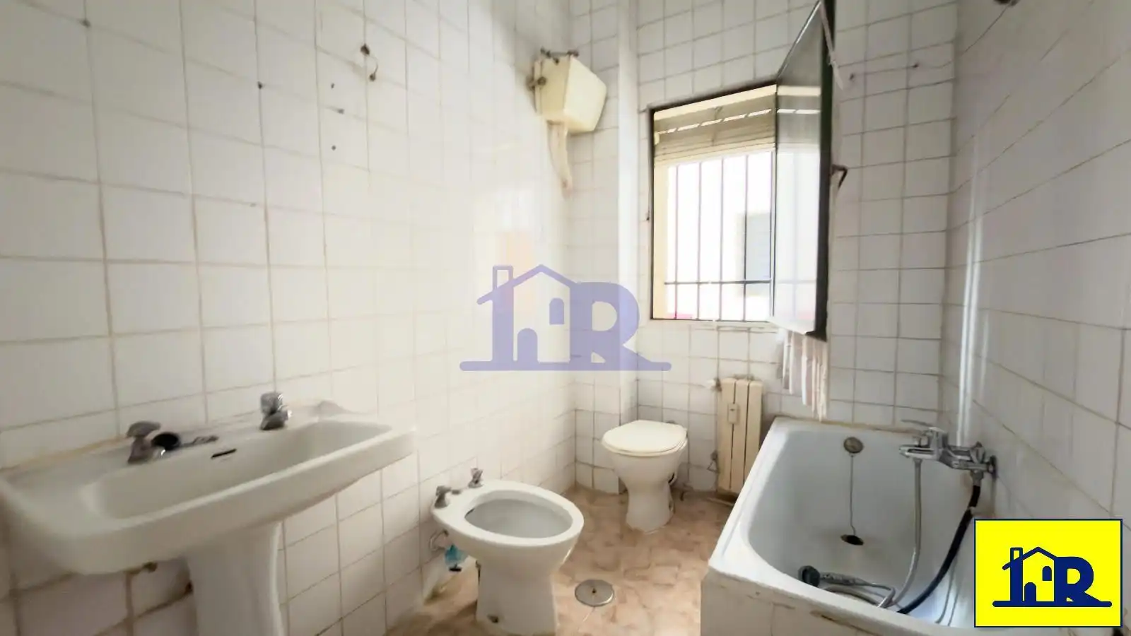 Baño de Piso en venta en Cuenca con Calefacción y Terraza