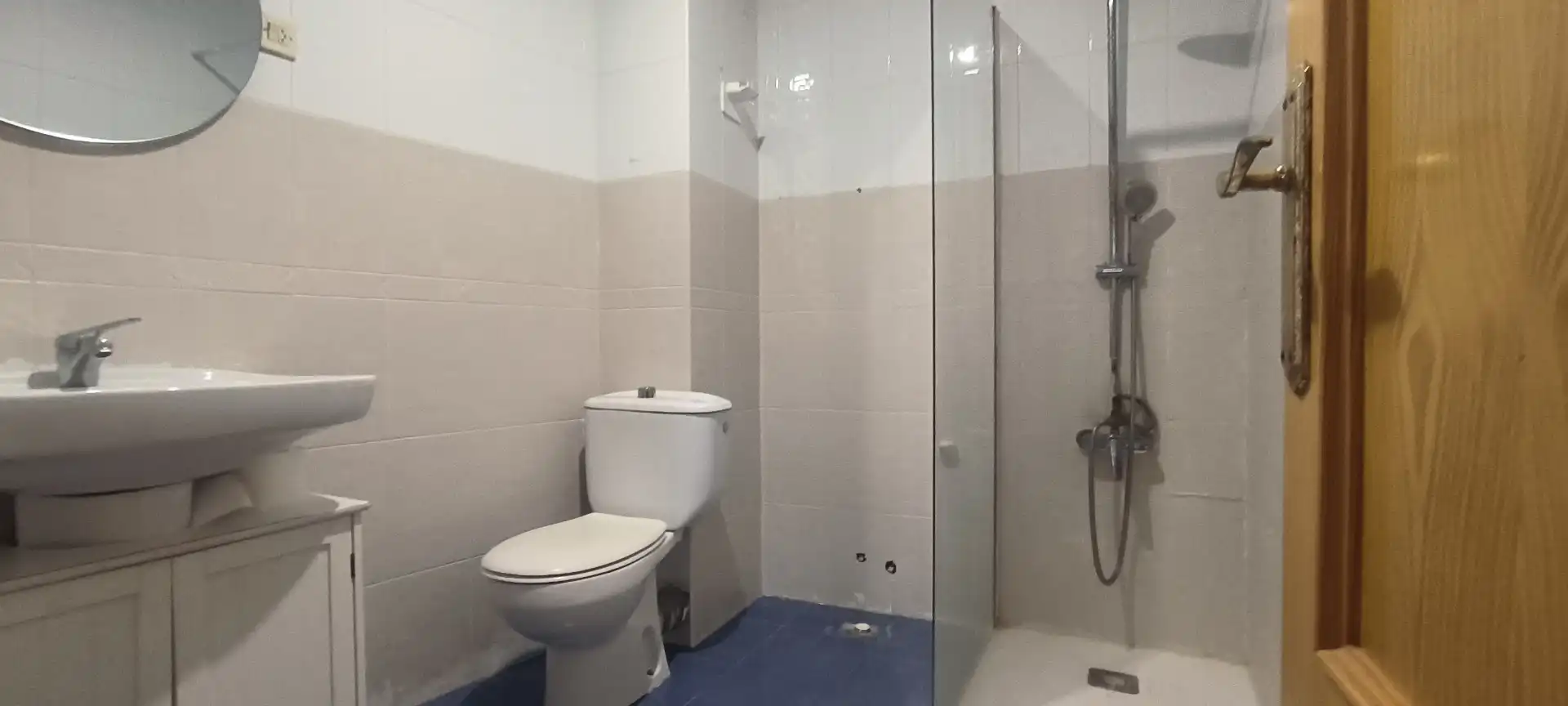 Bathroom of Flat for sale in Almería  with Air Conditioner, Furnished and Oven
