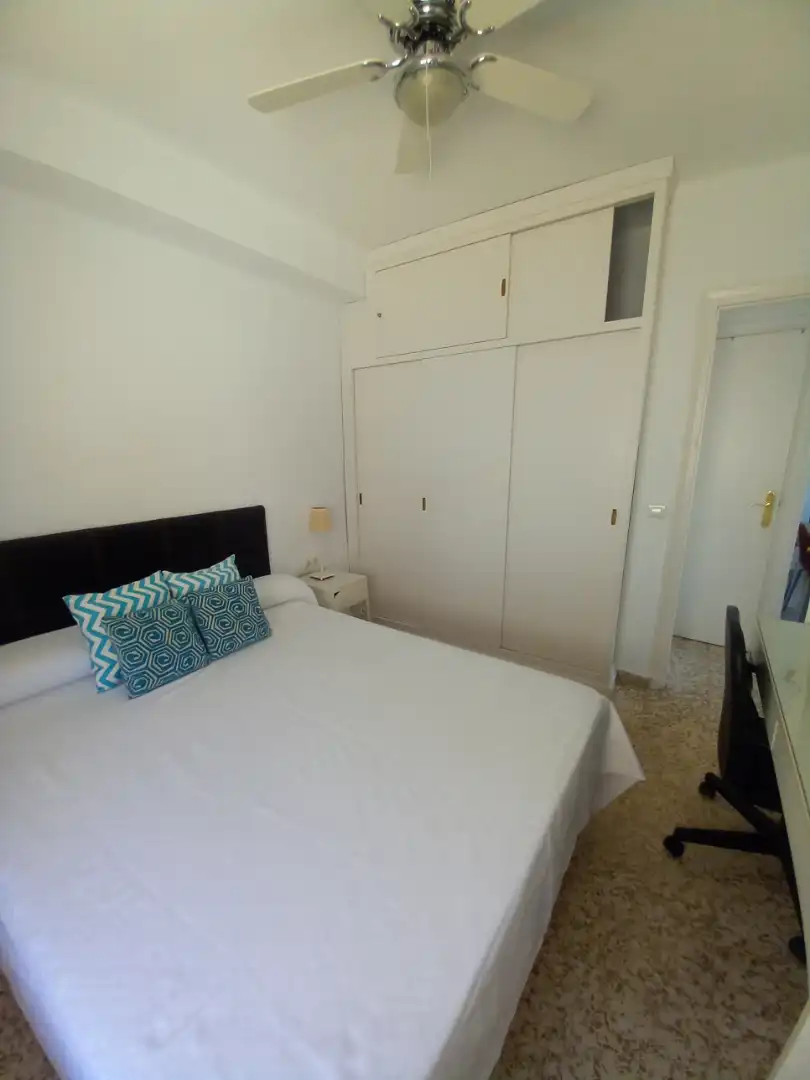 Habitación de Piso de alquiler en Málaga con Aire acondicionado, Amueblado y Horno