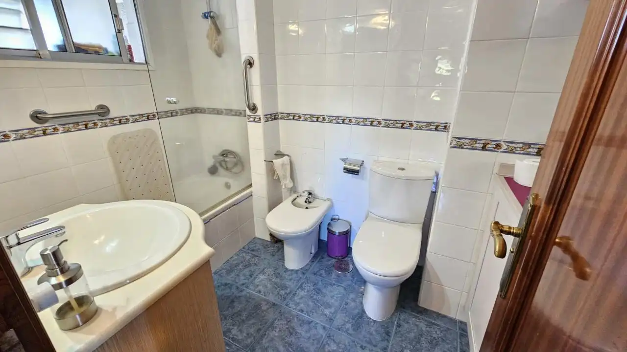 Baño de Piso en venta en Mos con Calefacción, Trastero y Amueblado