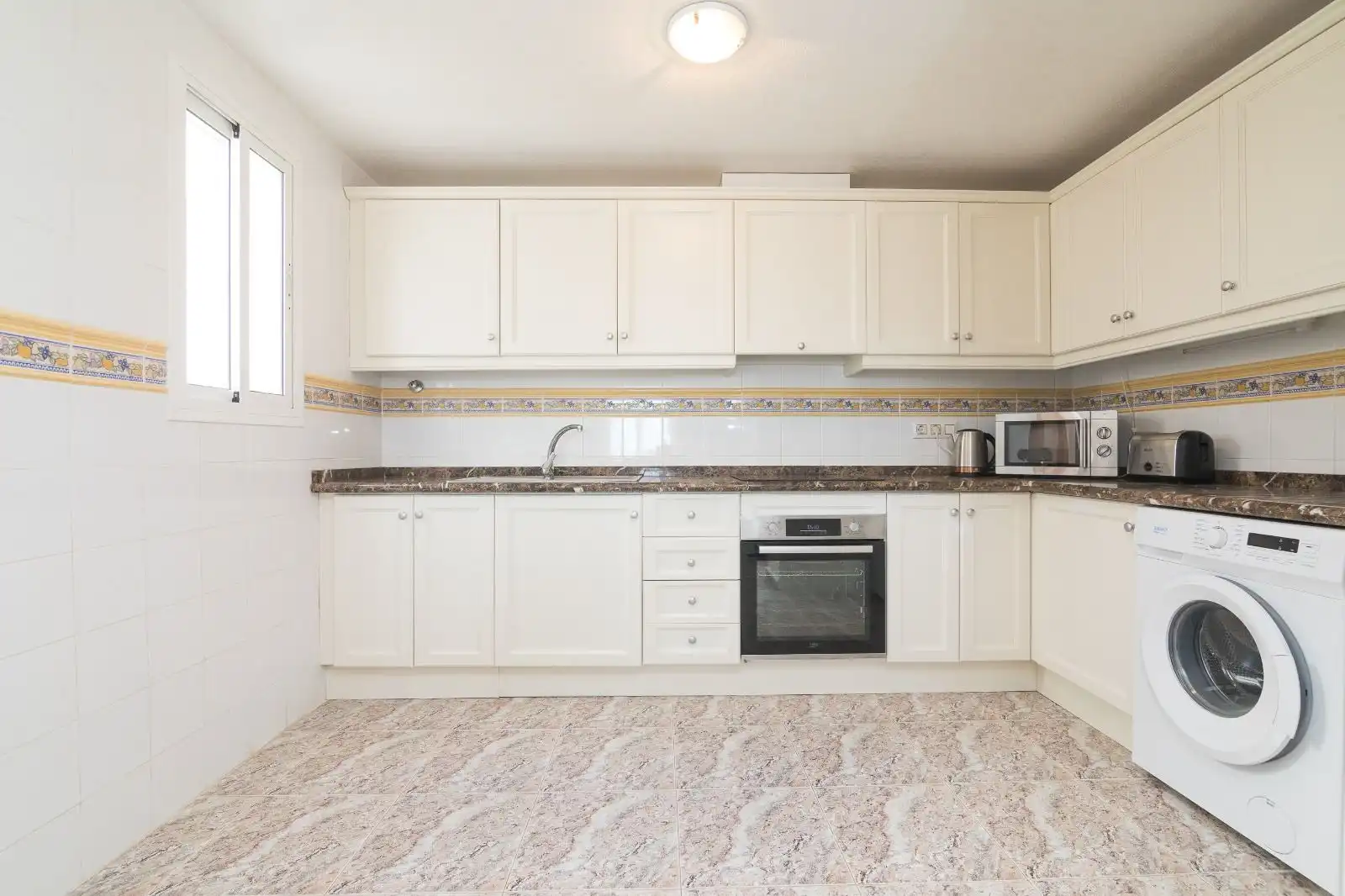 Küche von Wohnung zur Miete in Orihuela mit Klimaanlage, Heizung und Terrasse