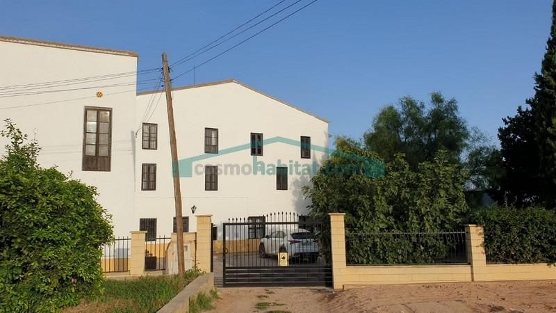 Vista exterior de Finca rústica en venda en Benaguasil amb Terrassa i Balcó