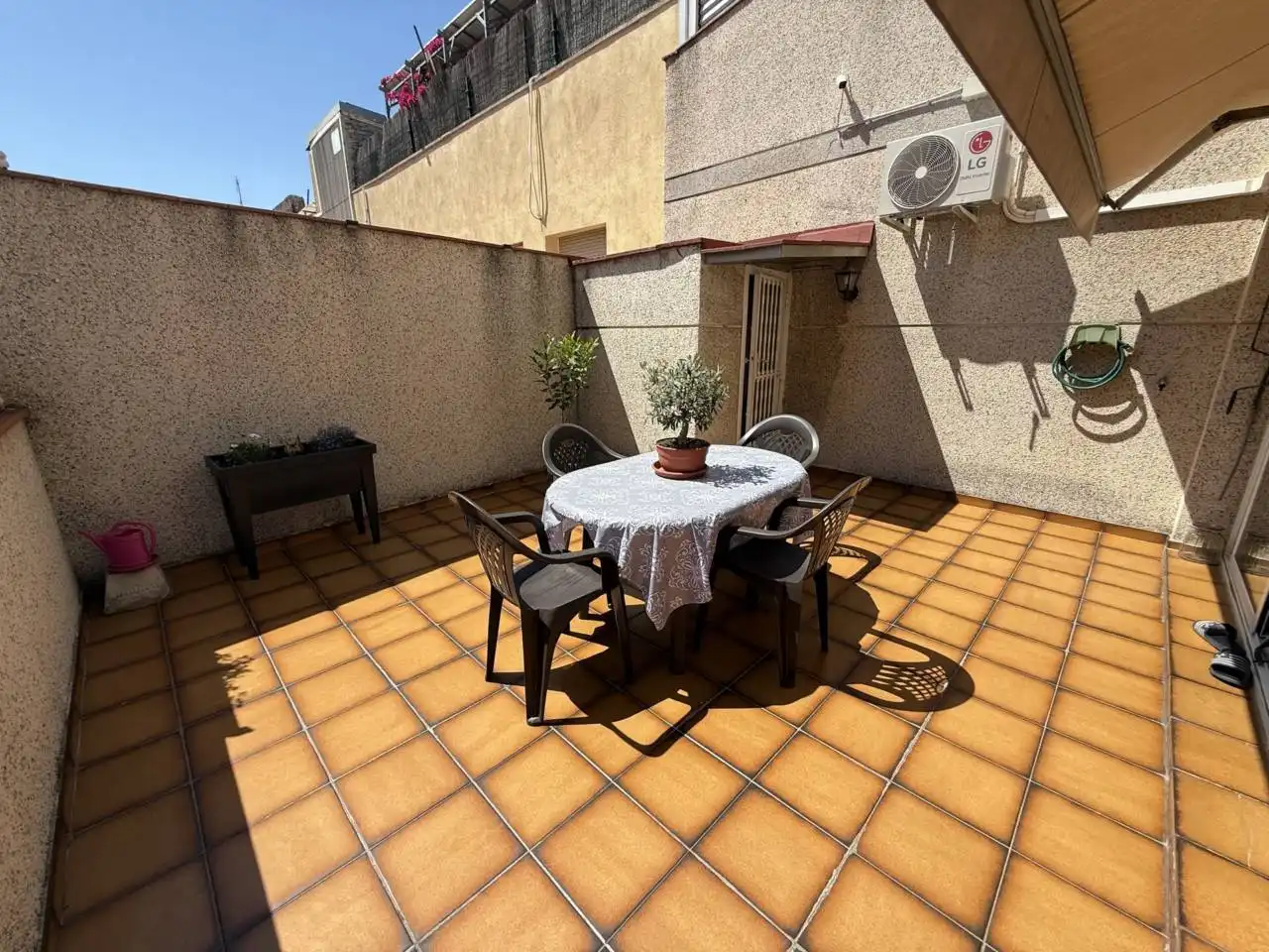 Terrasse von Wohnungen zum Verkauf in Sabadell mit Klimaanlage, Heizung und Privatgarten