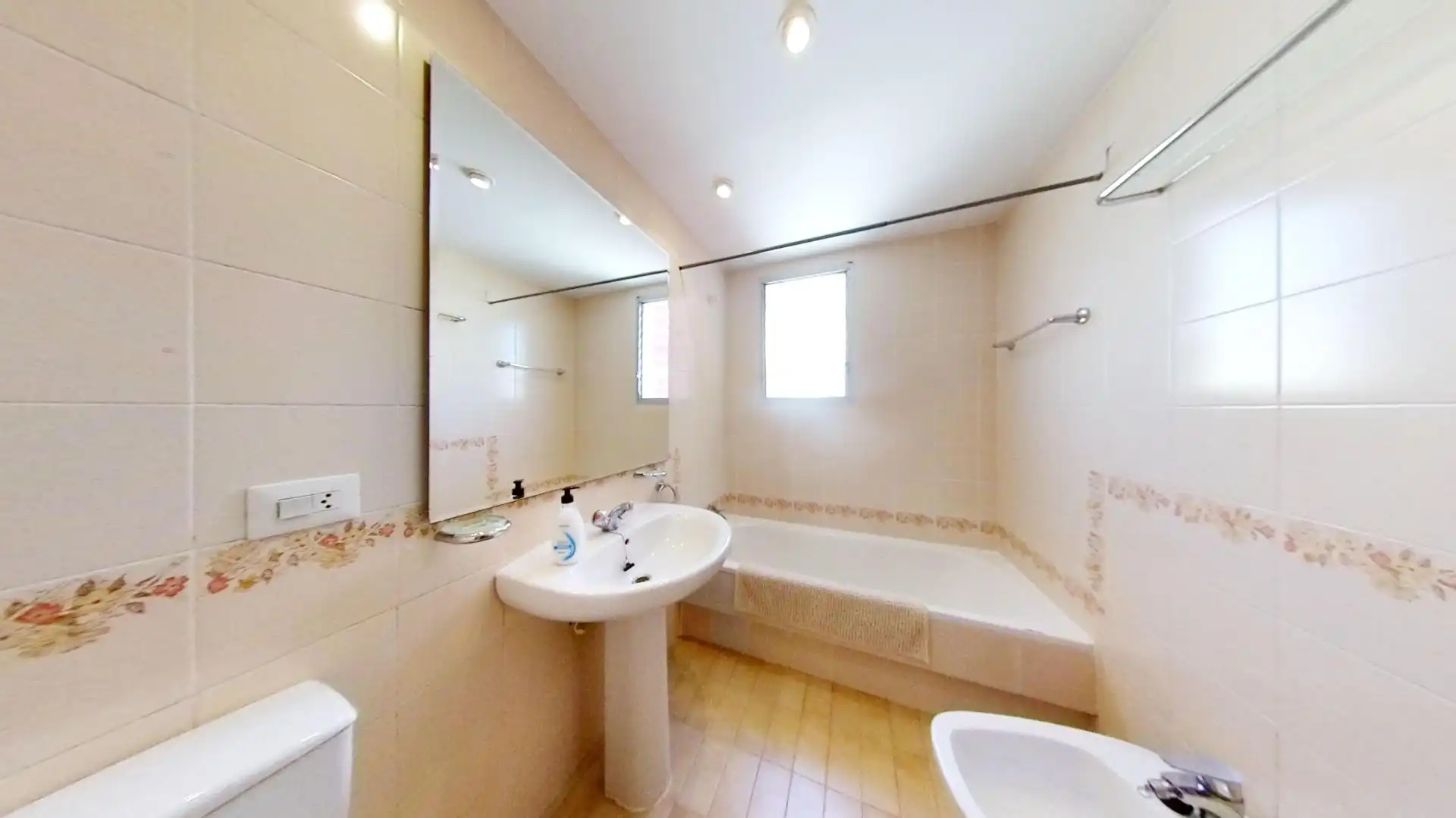 Badezimmer von Wohnung zur Miete in Valencia mit Terrasse, Möbliert und Balkon