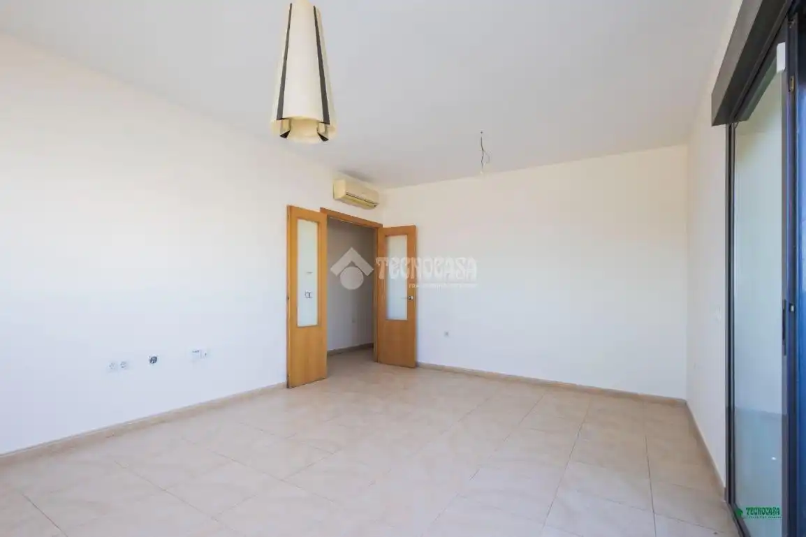 Habitación de Piso en venta en Costacabana - Loma Cabrera