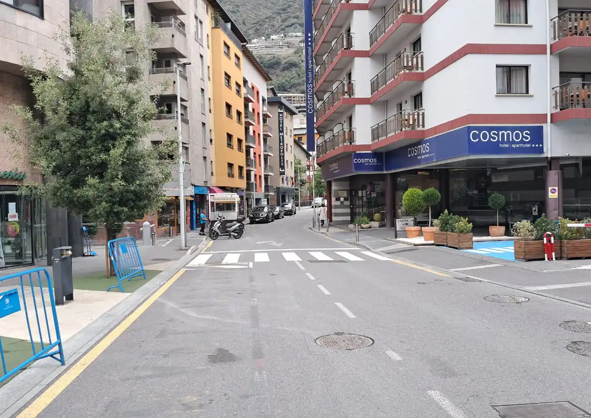 Locale commerciale in cessione a Les Escaldes, imagen 3